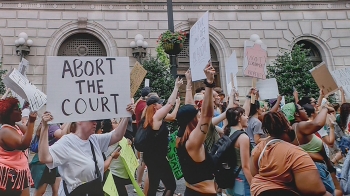 미국 전역 이틀째 '낙태권 시위'…트럼프는 자축
