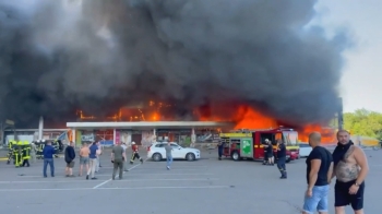 1000명 몰린 쇼핑몰 때렸다…잔혹한 러, 또 민간인 폭격