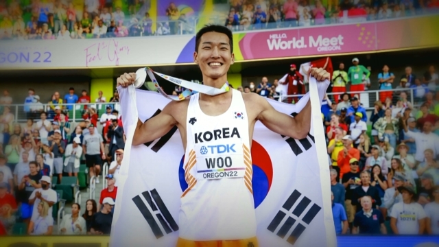 위기도 '웃으며' 넘었다…우상혁 세계선수권 첫 '은메달'