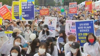 성조기 들고 “동성애 반대“…아슬아슬했던 서울광장