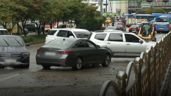 [영상] 문 열린 채로 버려진 차들…멈춰선 도로에 출근길 대란