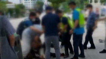 “감정 조절 못해“…'1인 시위' 폭행 봉은사 승려 사과문