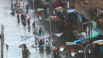 파키스탄 이례적 폭우로 도시 '초토화'…900여 명 숨져