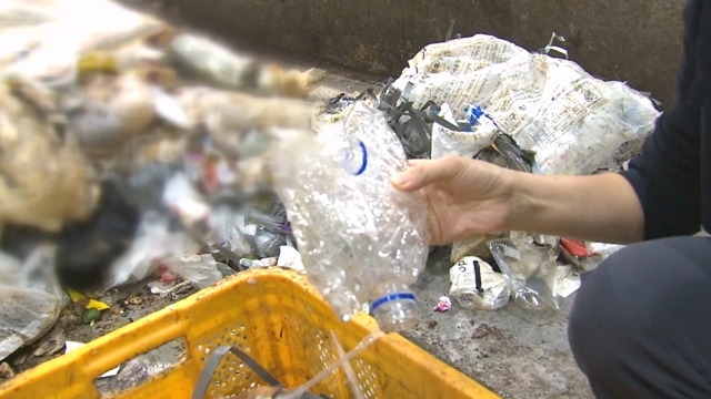 종량제봉투 뜯자 음식물·플라스틱 '와르르'…불침번 서는 주민들