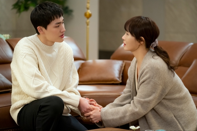 '디 엠파이어: 법의 제국' 김선아, 아들의 결혼 앞에 서서히 무너지는 자존심?!