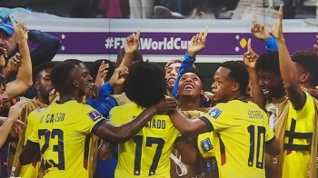 '지구촌 축제' 월드컵 개막…에콰도르, 카타르 2-0 제압
