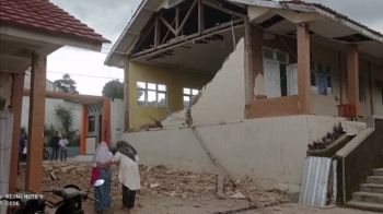 인도네시아서 규모 5.6 지진…“사망자 160명 넘어“