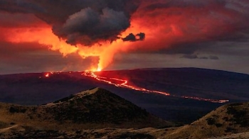 38년 만에 불 뿜는 하와이 화산…위험 무릅쓴 관심