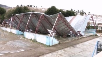 쏟아진 우박에 볼리비아 졸업식장 지붕 붕괴…17명 사상