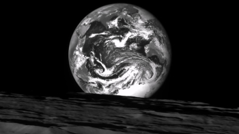 다누리가 찍은 '달에서 본 지구'…궤도 안착 후 첫 사진