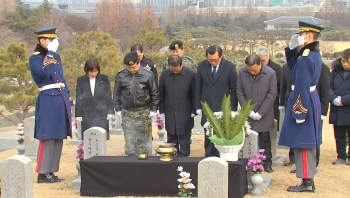 “모두가 국가폭력 희생자“…5·18 단체, 계엄군 묘역 첫 참배