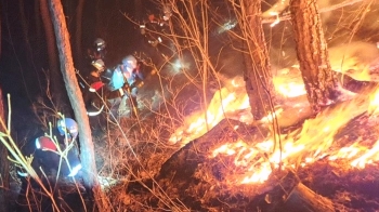 '예천 산불' 밤샘 진화…대기 건조에 전국 각지 '비상'