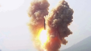 “전술 핵공격 모의한 탄도미사일 훈련“…김정은 참관