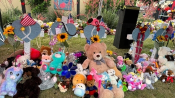 '하늘도 눈물' 텍사스 총격에 떠난 한인 가족 장례식 엄수 