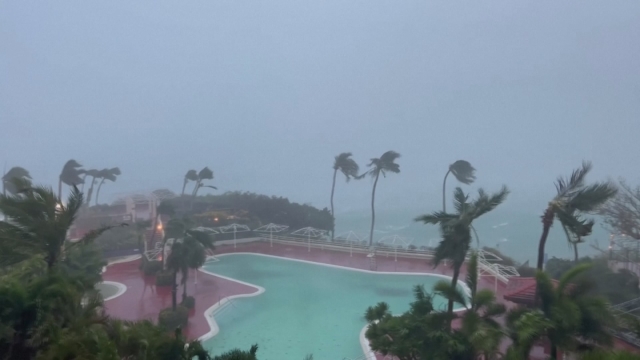 20여 년 만에 괌 강타한 '슈퍼태풍'…한국인 관광객 3천명 발 묶여