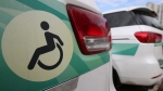 침대형 휠체어 못 타는 장애인 택시…헌재 "평등권 침해"