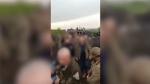 [영상] 바흐무트서 붙잡힌 우크라이나군 106명 풀려나…민간인 복장도