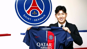 '슛돌이' 이강인, 메시 빈자리 채운다…PSG 공식 입단