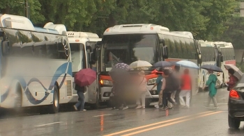 [밀착카메라] 주차장 된 명동·청와대…밀려드는 관광버스 어쩌나