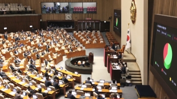 '한덕수 총리 해임안·검사 탄핵안' 국회 통과…헌정사상 처음