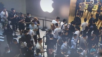미·중 갈등 어디?…'아이폰15' 중국 출시 첫날 장사진