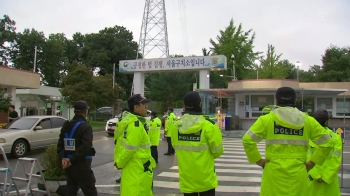 이재명, 서울구치소서 결과 대기…모여든 지지 측과 반대 측