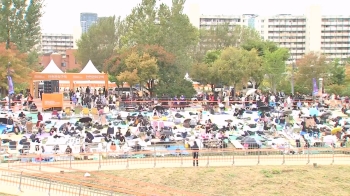 “여의도서 불꽃 보자“ 100만 인파…대낮부터 붐빈 한강공원