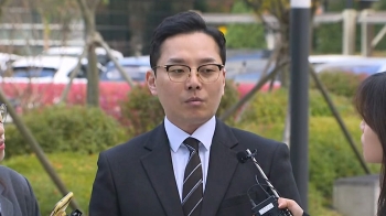 수원지검 출석한 조명현 씨 “이재명 대표 부정부패 수사 성실히 임할 것“