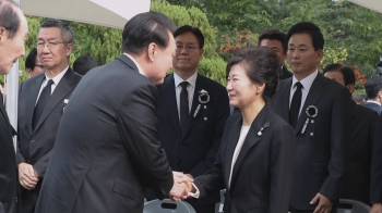 '검사-피의자'에서 '보수 파트너'로…박근혜에 손 내민 윤 대통령