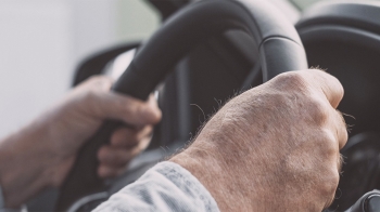 나이 들수록 떨어지는 반응속도…'고령 운전자 사고' 해법은?