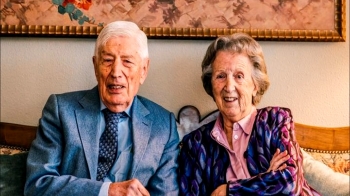 70년 해로 부부, 한날한시에 죽음 선택…'존엄한 죽음' 논쟁 가열