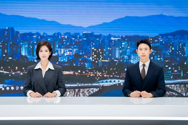 '한 시간 일찍' JTBC 뉴스룸…"어떤 뉴스보다 먼저 찾아갈 것"