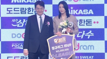 준우승하고도 6번째 MVP…김연경 “내년 우승 재도전“
