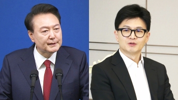 윤 대통령 “한동훈 사퇴 요구, 오해 있었다“…'소홀해진 관계냐'는 질문에 “정치인으로 잘 걸어나갈 것“