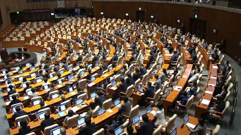 닷새째 필리버스터…야당, 오전 8시 '방문진법' 강행 처리