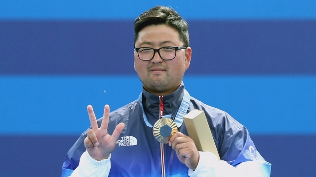 '승부 가른 4.9㎜' 김우진 3관왕…한국 양궁 금메달 5개 싹쓸이