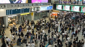 부산행 KTX 궤도 이탈 사고 여파…새벽까지 '대혼란'