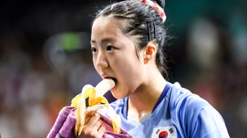 14경기 뛰며 '스매싱'…신유빈, 결국 어깨 부상으로 “한 달 휴식“