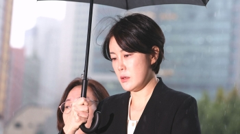 '만취 운전' 문다혜, 사고 13일 만에 경찰 출석…“부끄럽고 죄송“