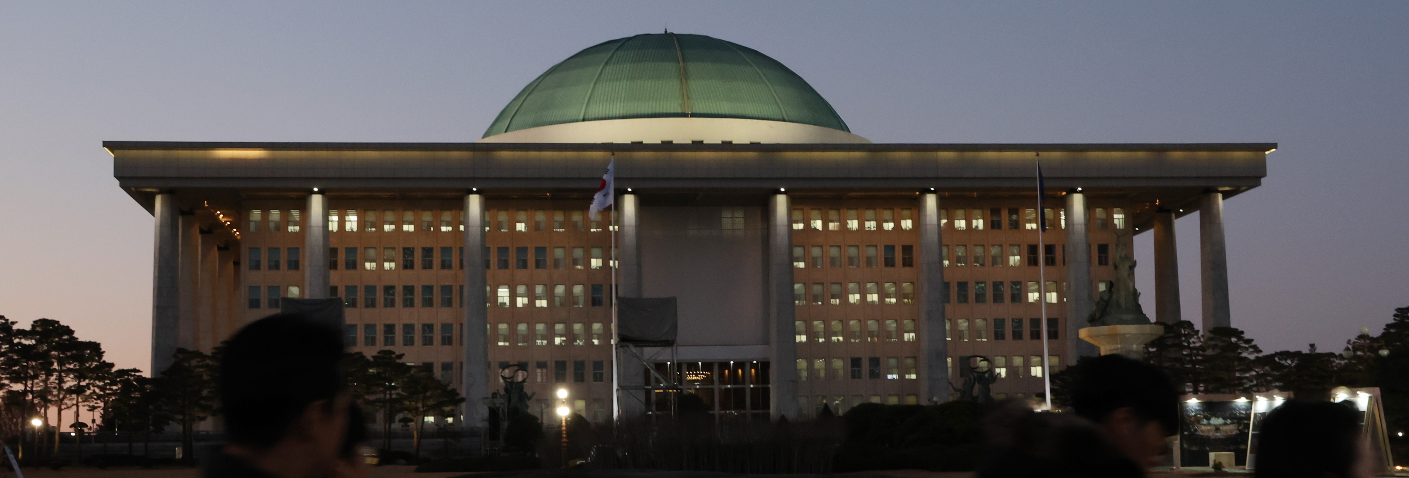 비상계엄 1년 토픽 화면