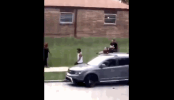 [영상] “내 아들이 수갑 채워진 채 병상에 있다“…불 난데 기름 붓는 미국 경찰  