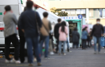 “코로나, 사람 모이면 독버섯처럼 번져“…신규 47명, 마트·병원·모임 등 감염 계속