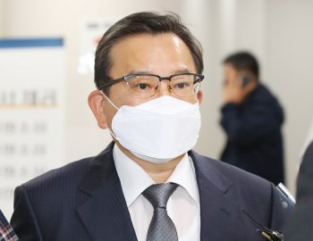 김학의 전 차관, 2심서 뇌물 일부 유죄…징역 2년 6개월 법정구속