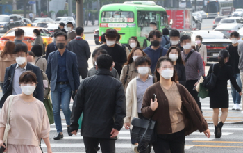 '신규 118명' 산발적 감염 이어지는데 핼러윈에 한파까지…'마스크가 백신'