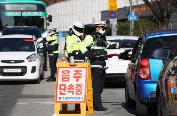 전국 경찰, 음주운전 잡으러 출동…동승자 '처벌', 상습범 '압수'