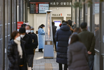 코로나19 신규 629명, 눈덩이처럼 불어나…“서울, 오늘 강화 조치 발표할 수도“