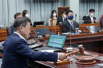 '배구 학폭' 보고받은 문 대통령, 이틀째 “체육계 폭력 근절“