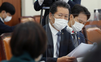 “대통령 먼저 백신“ 유승민에 정청래 “당신 참 못나고 나쁜 사람“