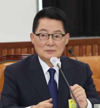 박지원 “국정원을 정치 영역으로 끌어들이는 것 매우 유감“