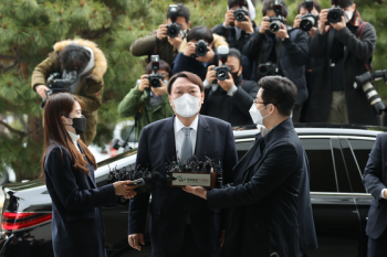 윤석열 사퇴, 야권은 당장 등판보다 “정권교체 함께하자“ 손짓